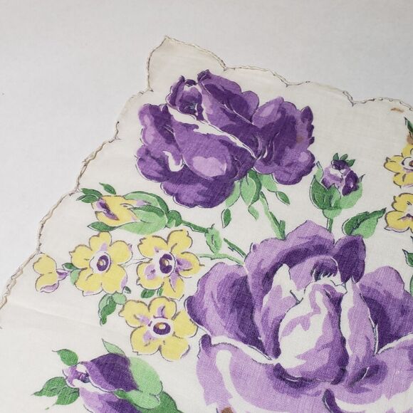 VTG HANKIE LG PURPLE FLOWERS GRAPHIC SCALLOPED EDGE POCKET SCARF BRIDAL WEDDING - Picture 5 of 12